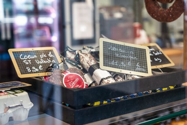 Saucissons Vitrine L'annecienne Boucherie Traiteur Annecy