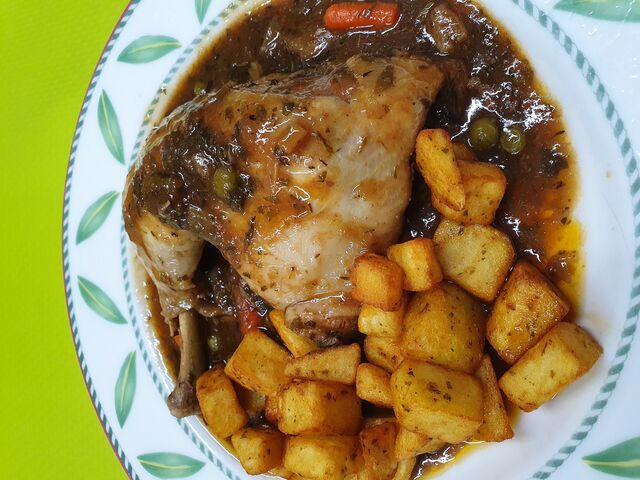 Pollo al vino tinto