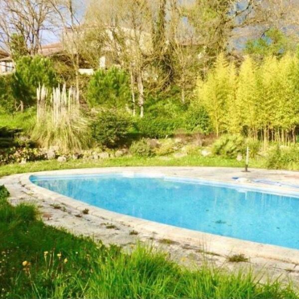 La Piscine réservée aux locataires et Propriétaires 10m X 5m