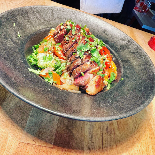 Tataki de canard et wok de légumes 