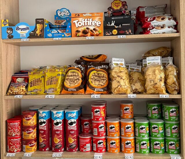 Chipsy, křupky, tyčinky, sladké……