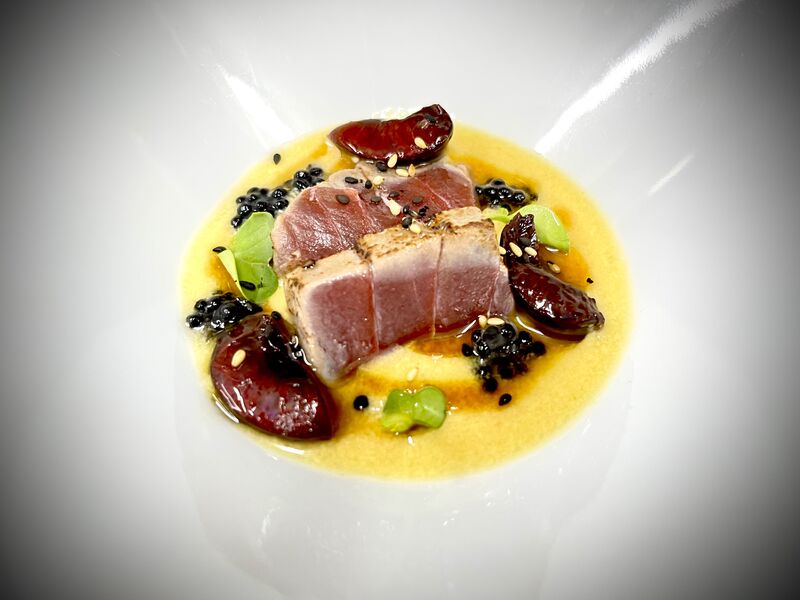 Tataki de tonyina tropical amb cireres