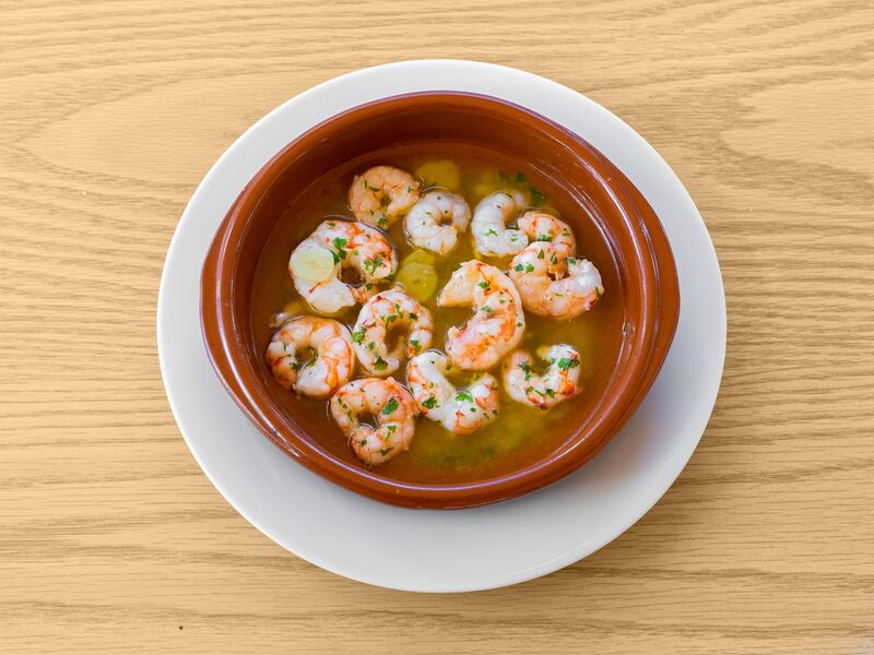 Gambas al ajillo, delisioso y preparados al momento para compatir.