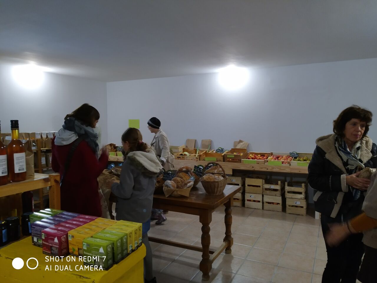 Les clients choisissent leurs articles en toute tranquilité