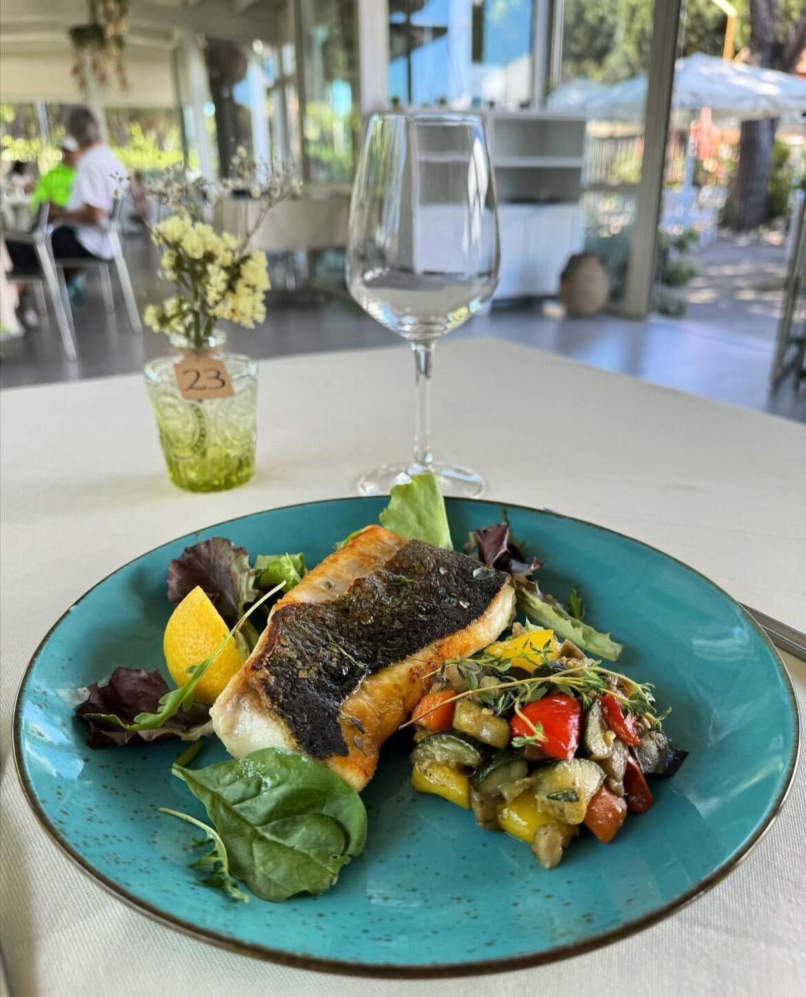 Trancio di branzino con caponata di verdure