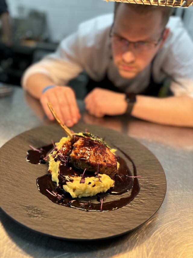 Kalbssteak am Knochen