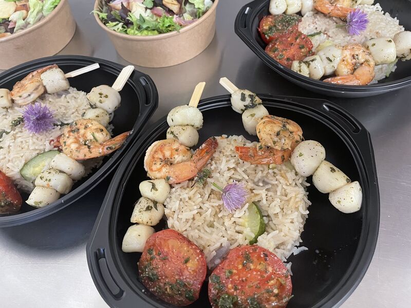 Brochettes Saint Jacques Crevettes et son accompagnement 