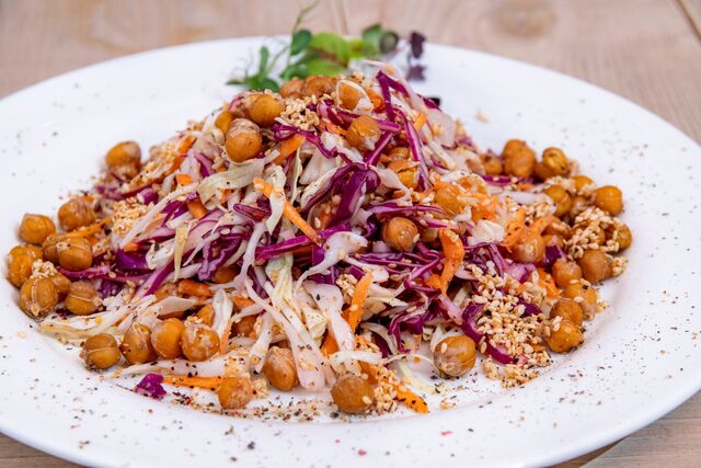 Salată de varză cu năut