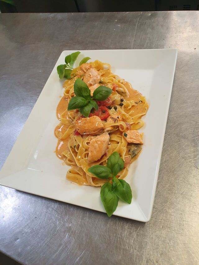 Tagliatelle al salmone 