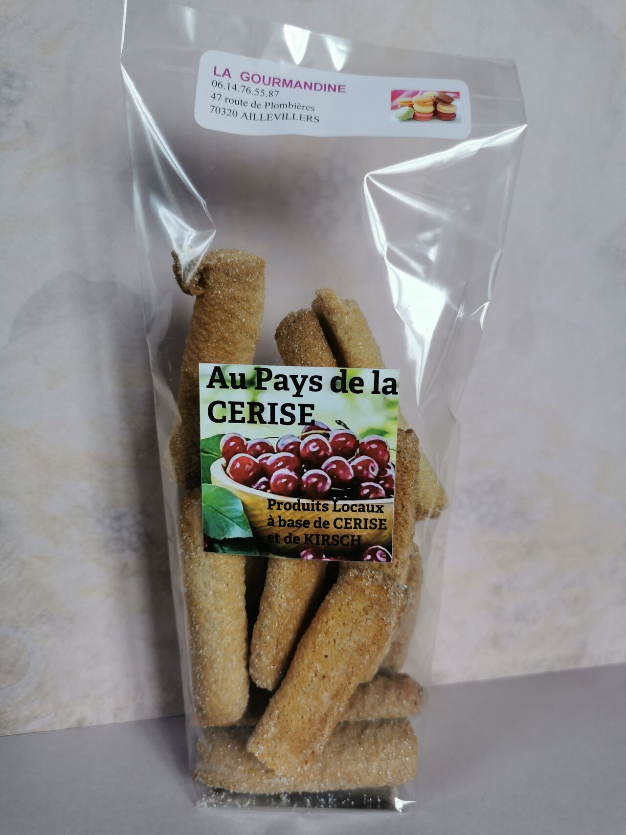 Biscuits secs Cerise 120g 4.85€ Biscuits sans sel à base d'huile d'olive et de liqueur de Cerises faite maison. 