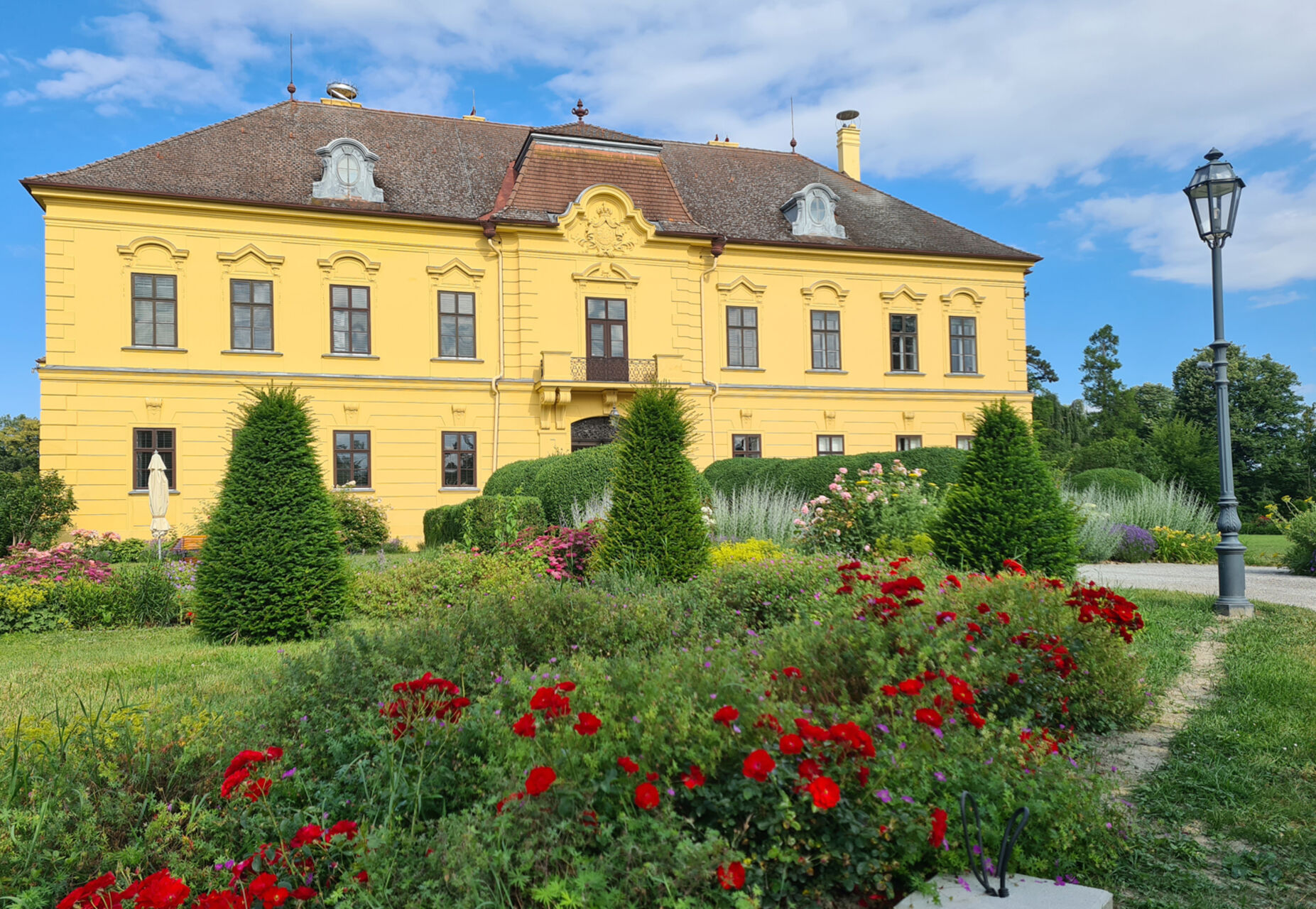 Hotelpackage1- Weinvielfalt und Schlosserlebnis (Code: RCM01_24_I)