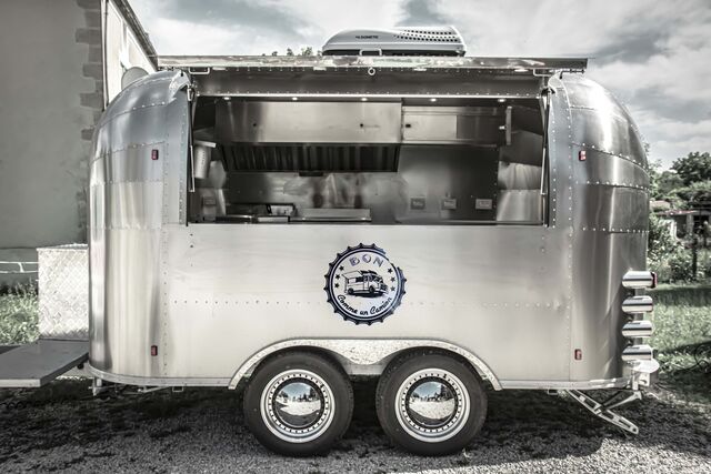 Food truck style Airstream pour donner du plus à vos évènements , mariages , anniversaire
