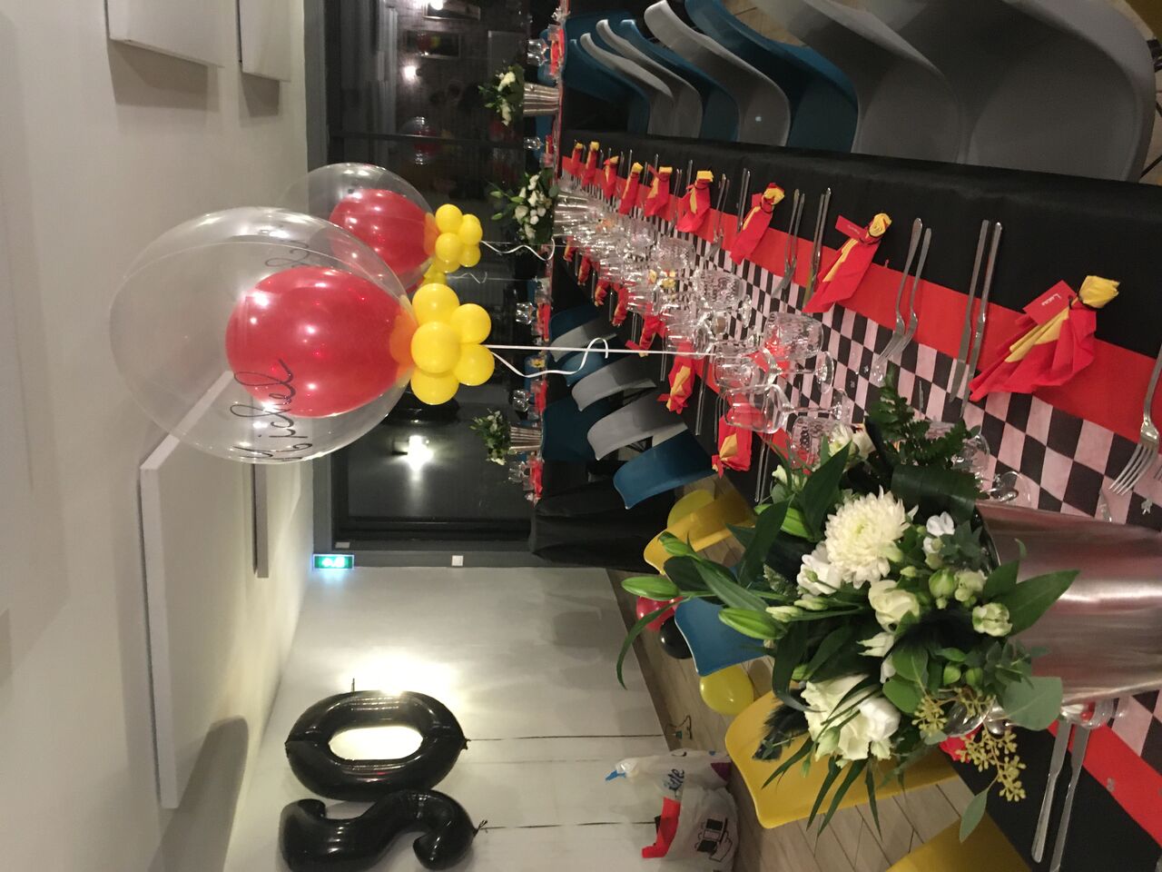 Anniversaire surprise (50 personnes)
Devis sur mesure
Installation de votre décoration par nos soins