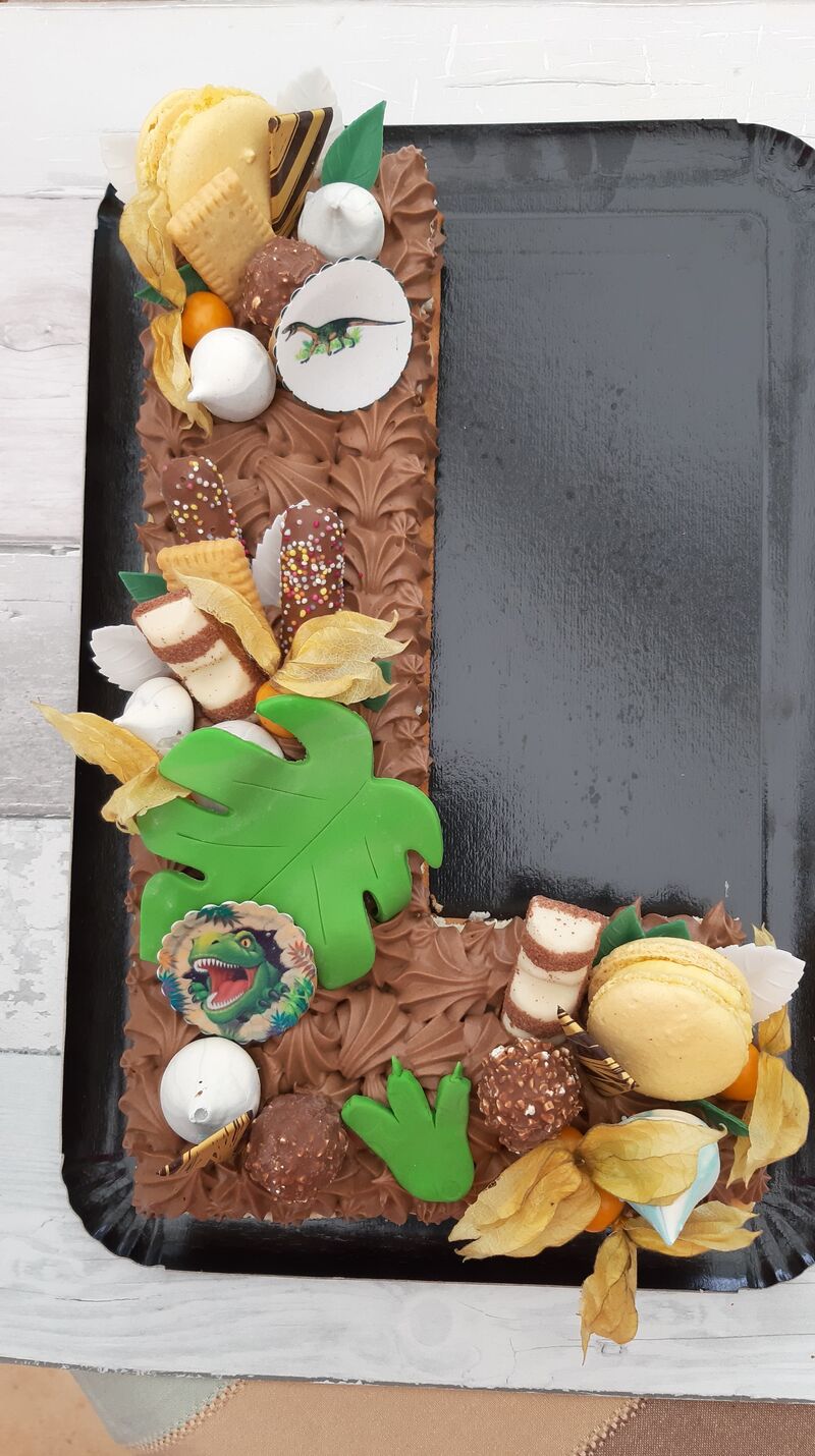 letter ou number cakes