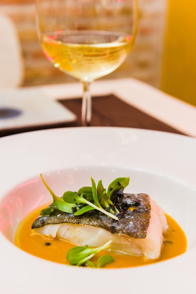 EL REY CIMERIO EN SU BATALLA SOLOMILLLO DE BACALAO CON CREMA DE NÉCORAS