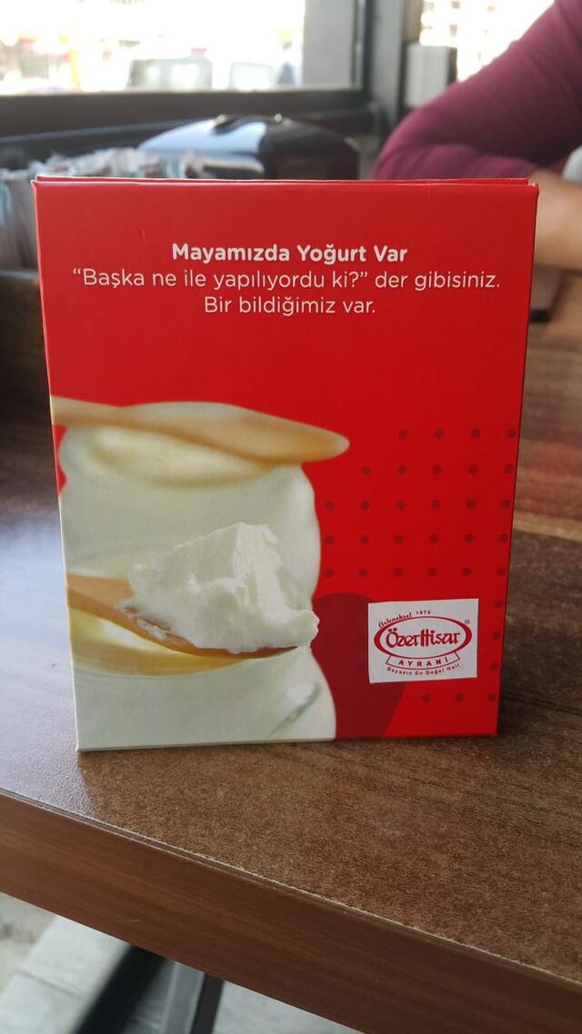 ÖZERHİSAR ayran, kara maya ile yapılan eşsiz yoğurttan üretilir.