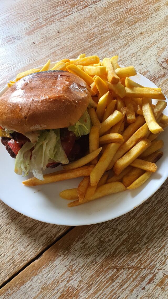 Montana Burger and Pommes.