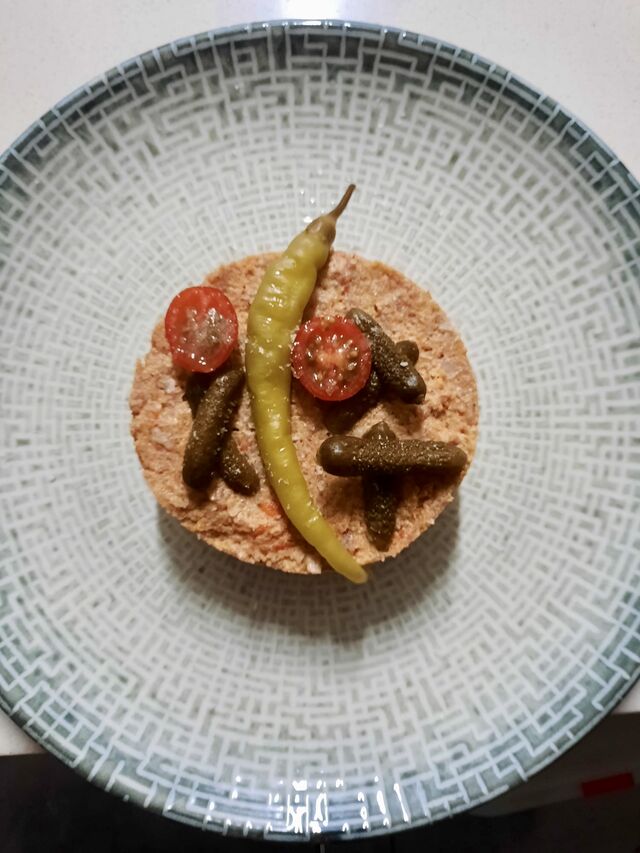 Tartar de Salchichón y Piparra