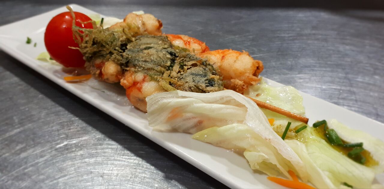 Brocheta de Gambones con Alga Aonori