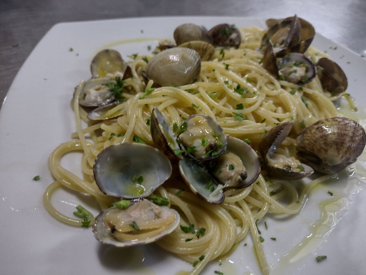 Chitarrina(pasta all'uovo)con vongole veraci
