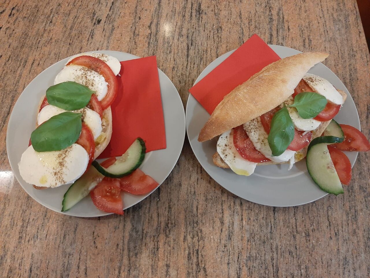 Tomate Mozzarella Brötchen