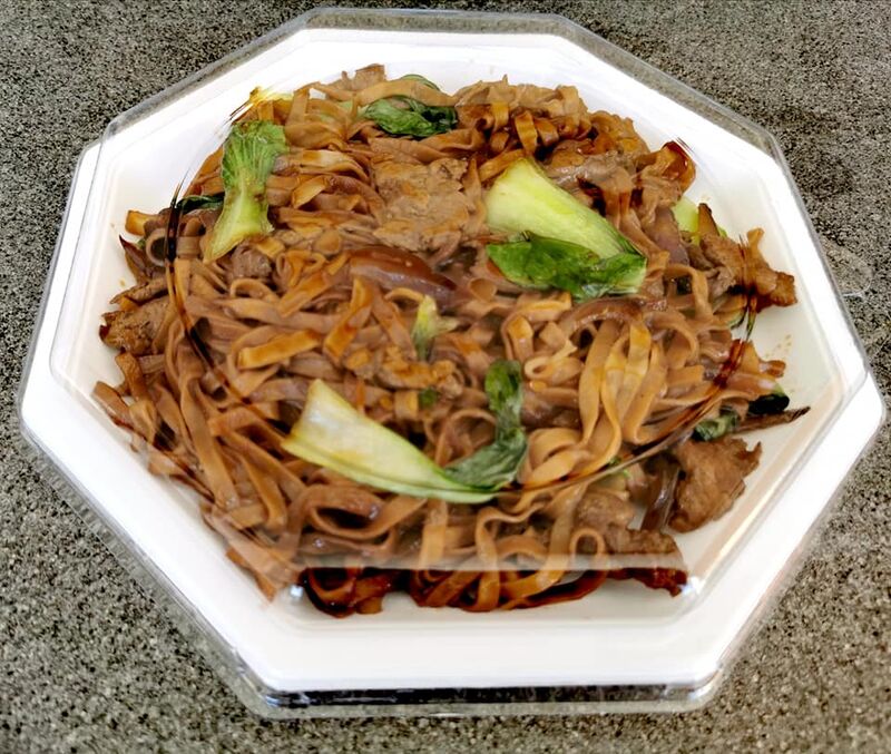 Nouilles sautées au boeuf et pak choi