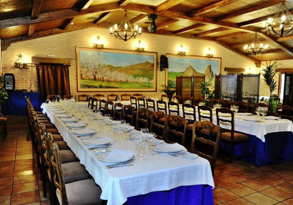 SALON PLANTA PRIMERA DE 225 M2 PARA 150 COMENSALES