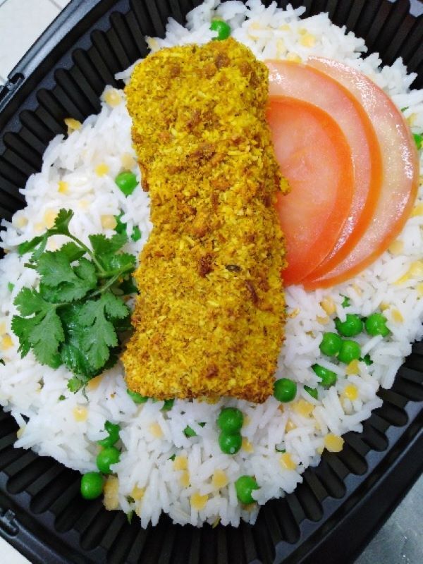 Plat du jour
Dos de cabillaud pané au curry et coco râpée, sauce raïta, riz basmati aux petits pois et lentilles corail
8.50 €