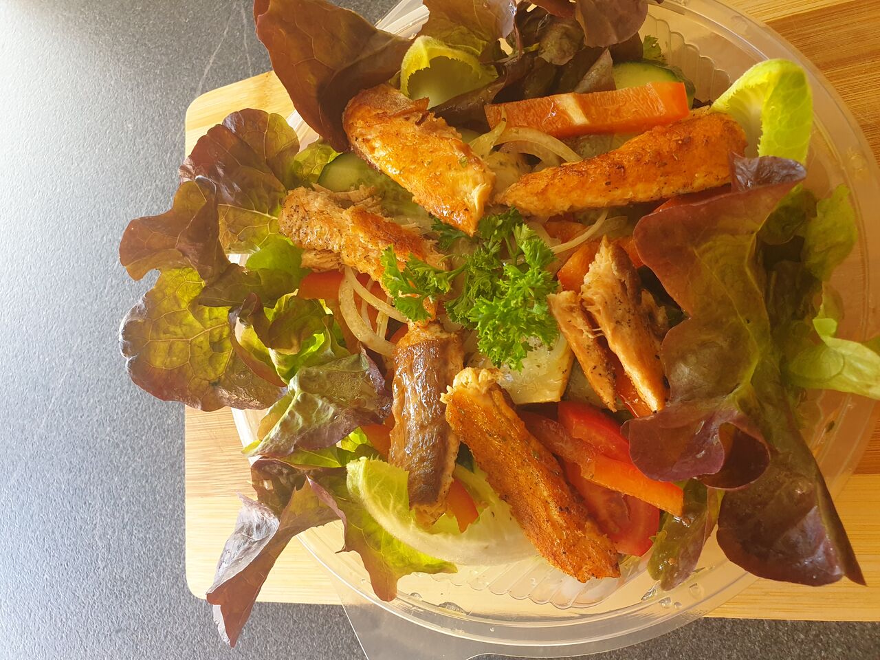 Salat mit Lachs