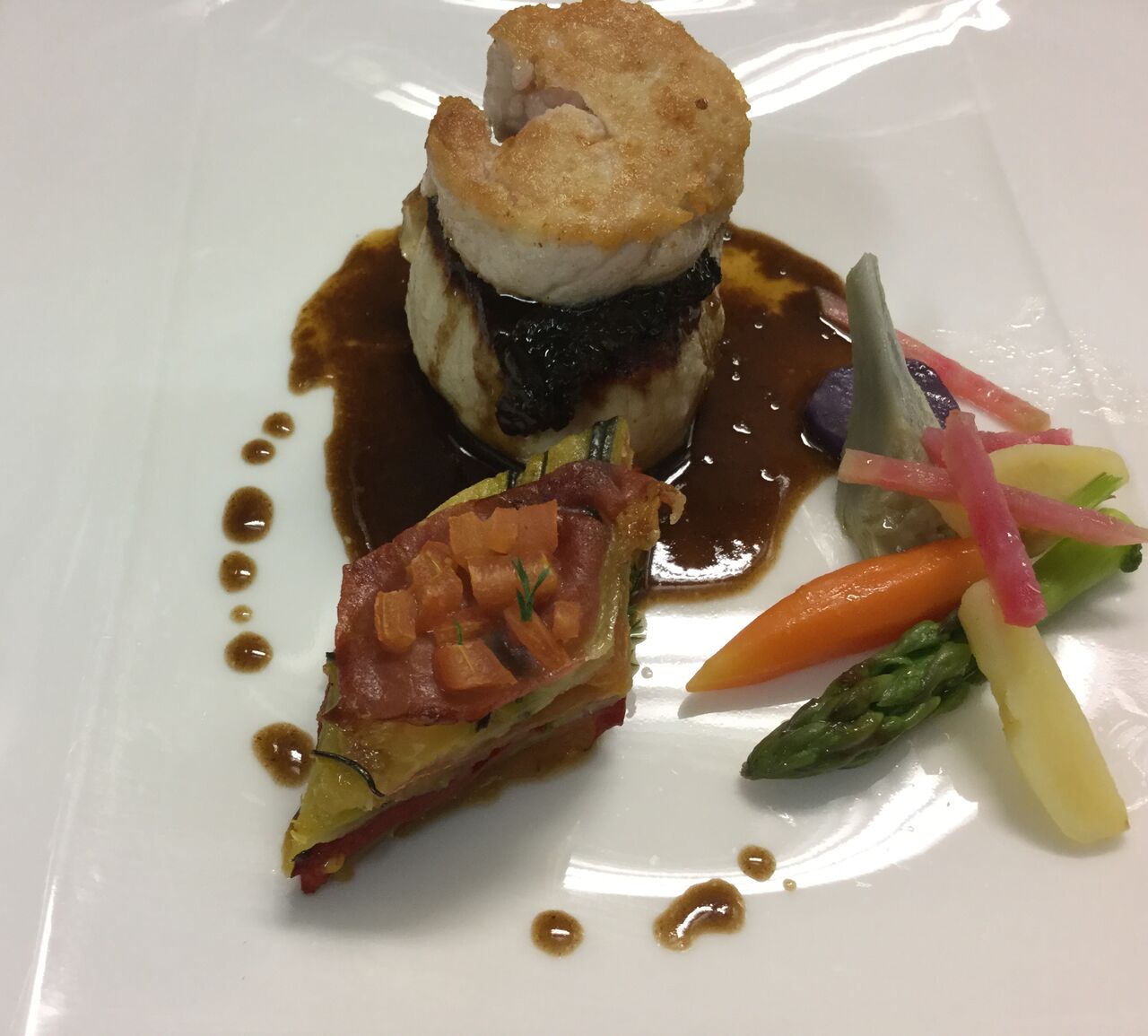 Filet mignon de veau et son ris, Tian de légumes, jus réduit 