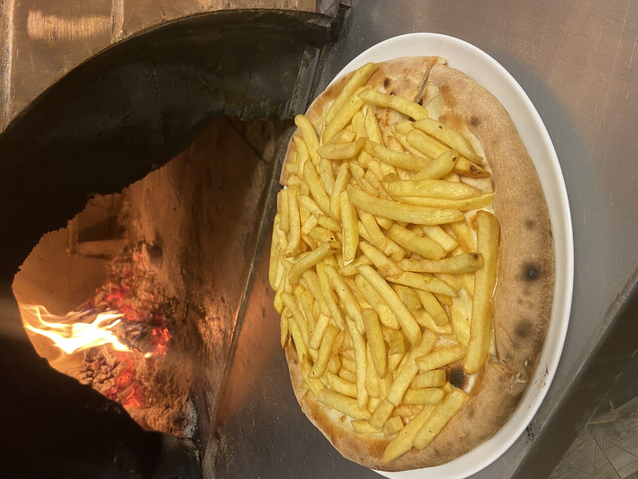 Pizza con patatine doppio impasto