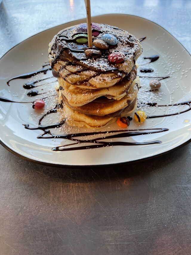 Pancake mit Nutella und Smarties