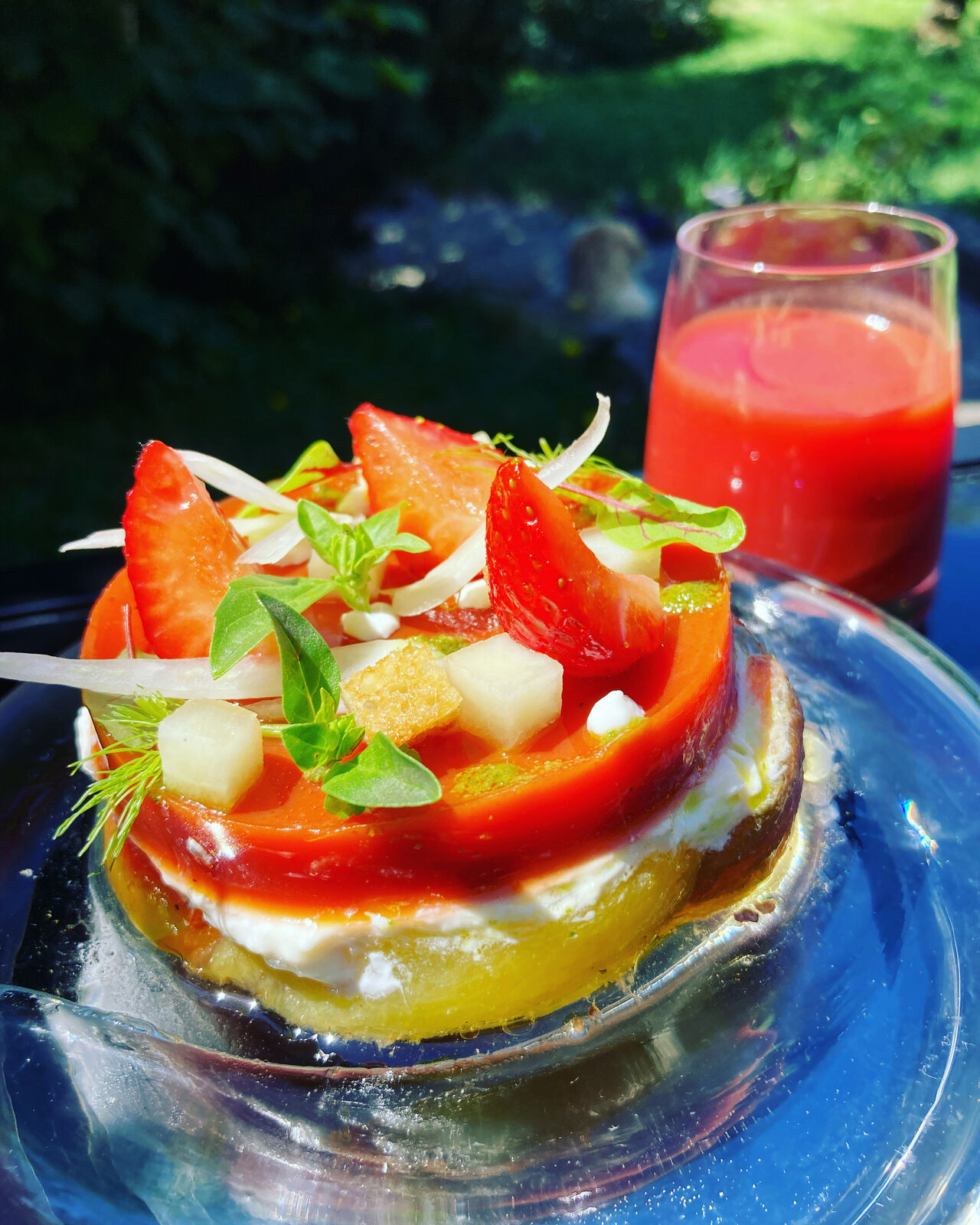 Tomates, fraises, stracciatella, gaspacho