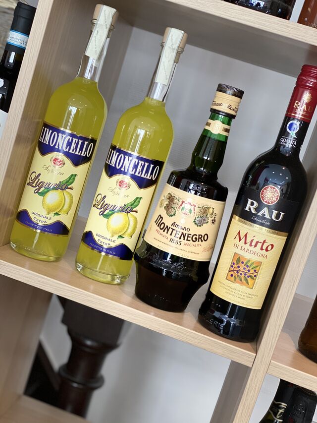 Mirto (typische Sardijnse likeur)
Limoncello
