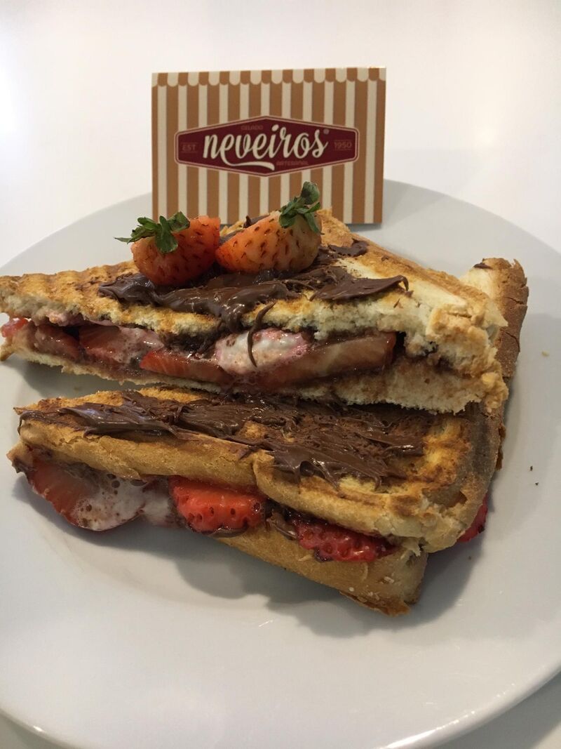 Tosta nutella, morango & marshmallow