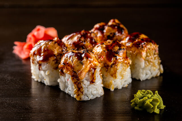 теплий рол з лососем