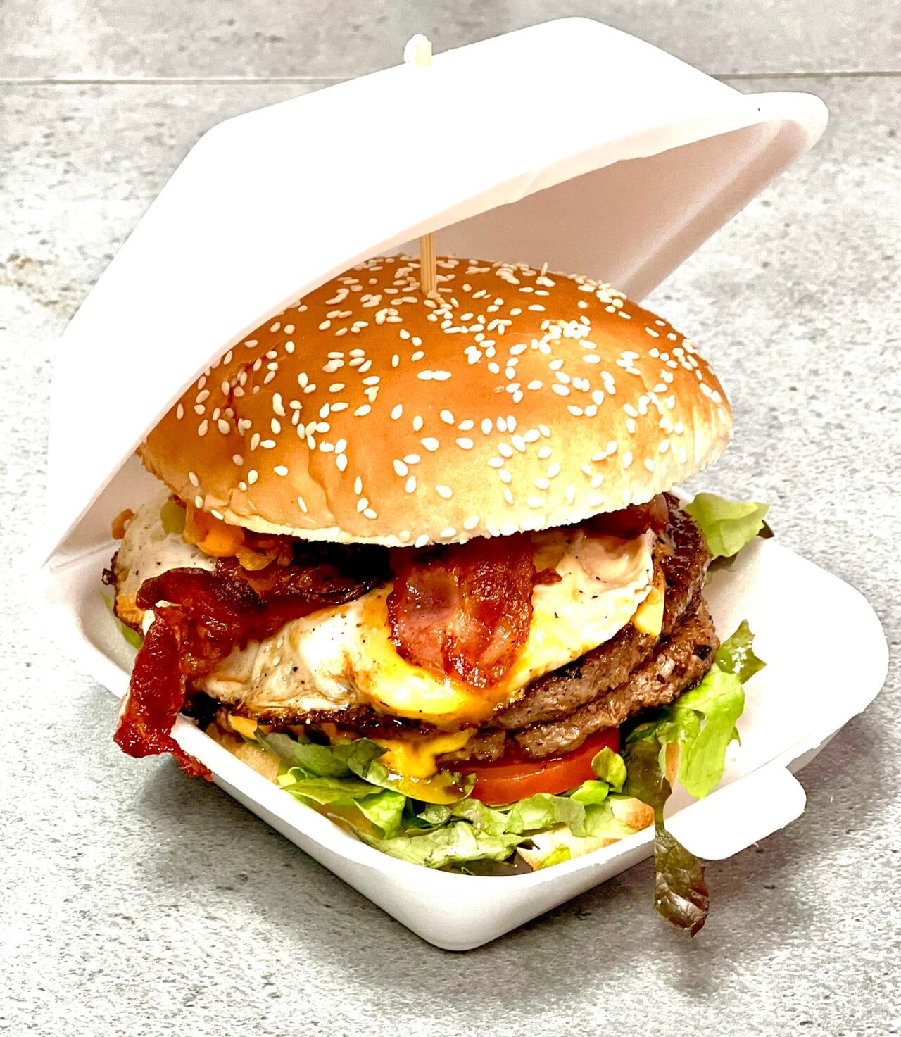 Pour les plus téméraires, le hamburger de la maison, le Ô Goût Salé 😜