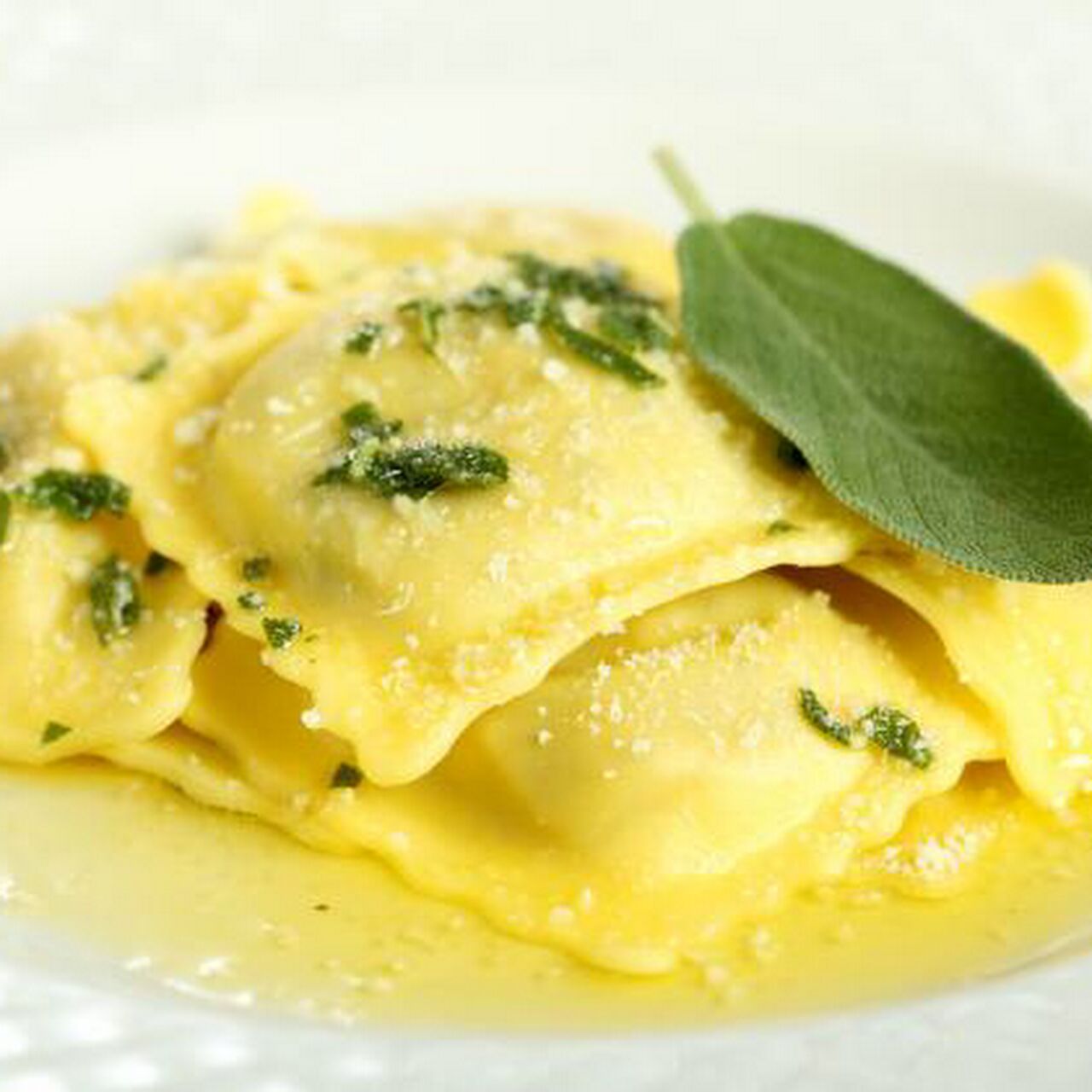 Raviolis ricotta et basilic