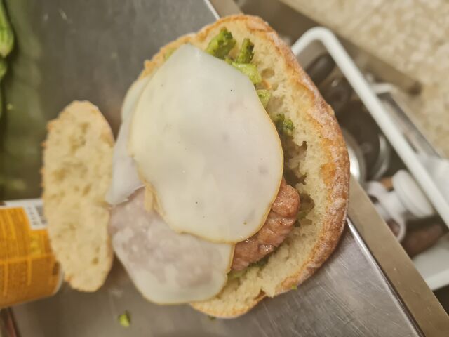 Broccoletti hamburger e provola 