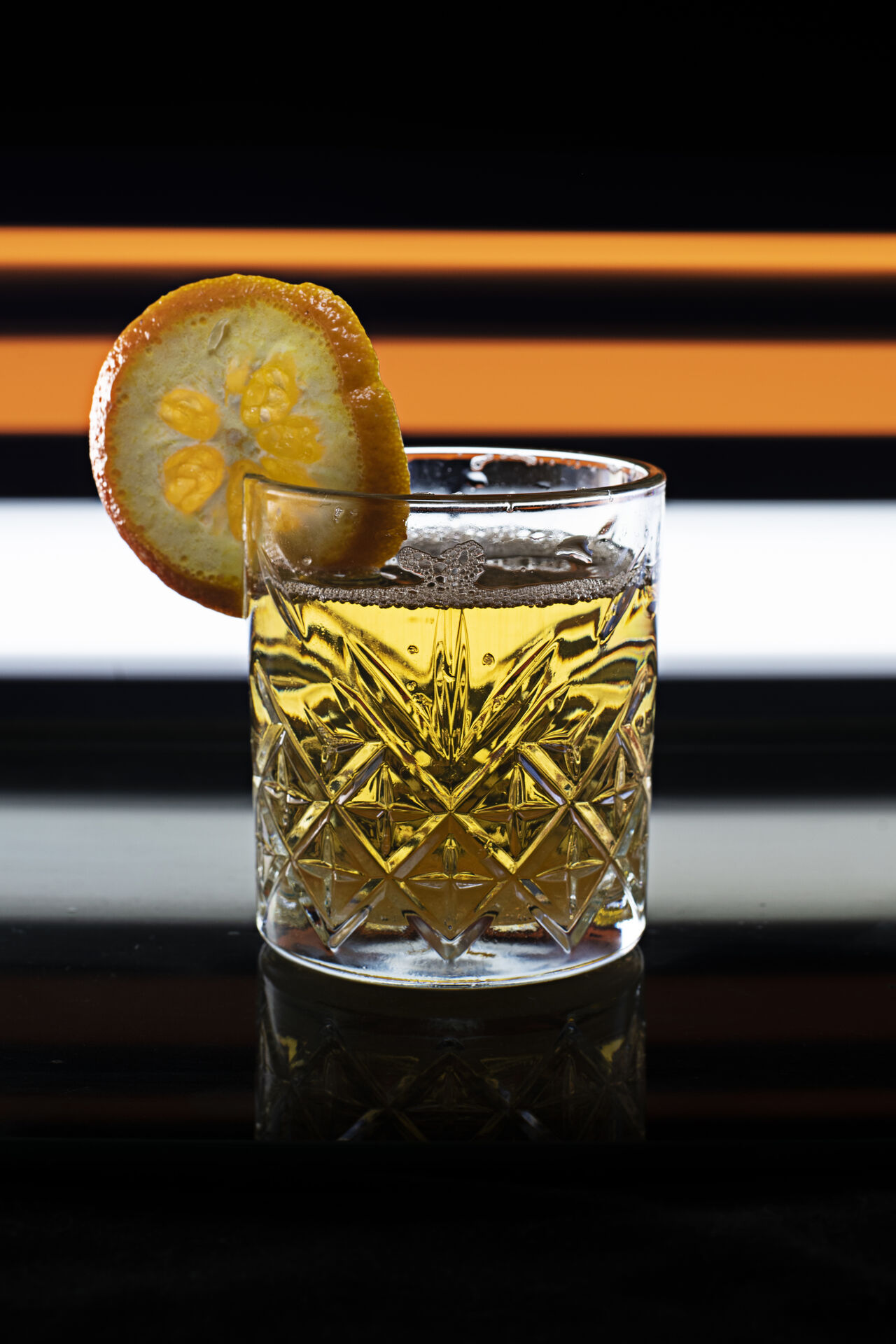 Bourbonella
Ingrédients : Whisky, triple sec, martini, grenadine, angostura
Saveurs : Amer et fumer
Catégorie : Premium