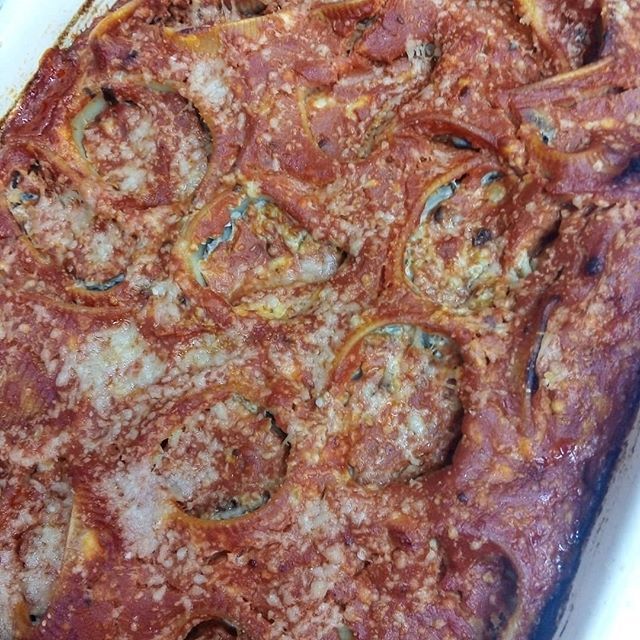 conchiglioni alla norma, conchiglioni farciti di trito di melanzane e ricotta, con pomodoro fresco