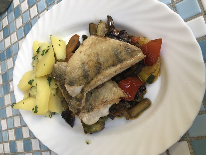 Zanderfilet mit mediterranen Gemüse und Kartoffeln 
