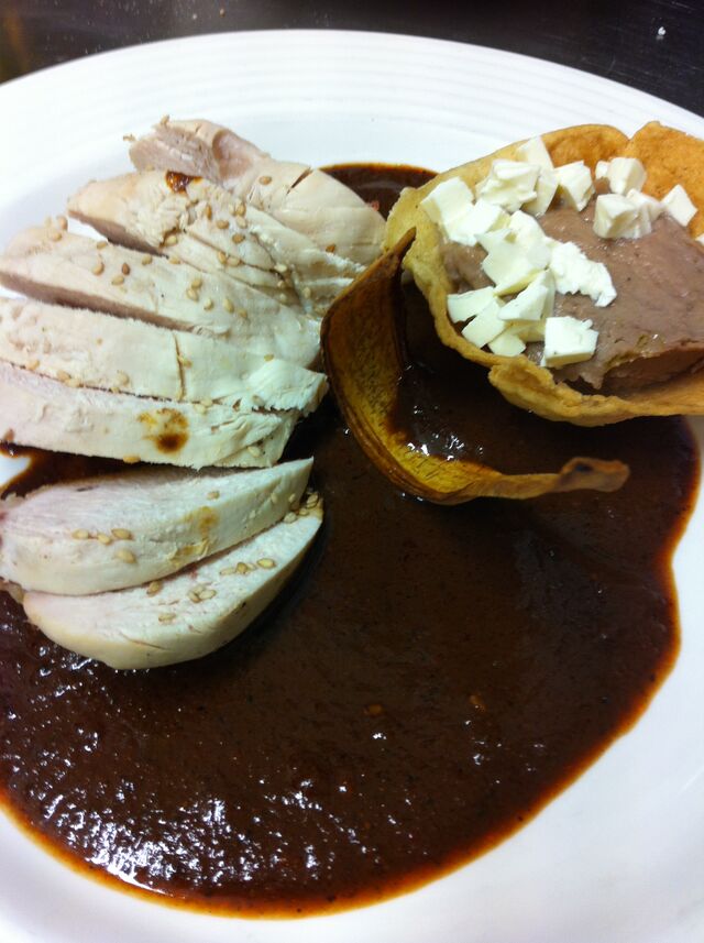 mole de puebla hecho en casa con unas 100 hras de trabajo lleva cacao chiles frutos secos etc