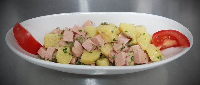 Salade de pommes de terre et cervelas