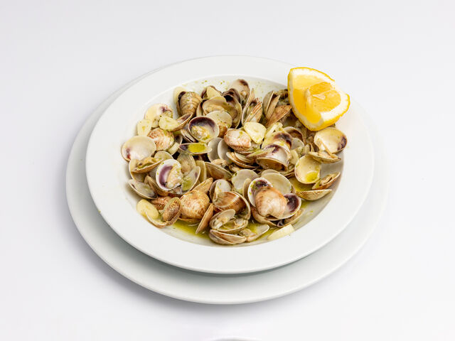 Almejas chrirla en salsa verde