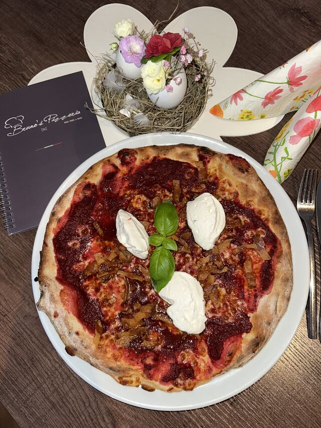 Pizza Rote Beete Sugo, Guanciale & Ricotta