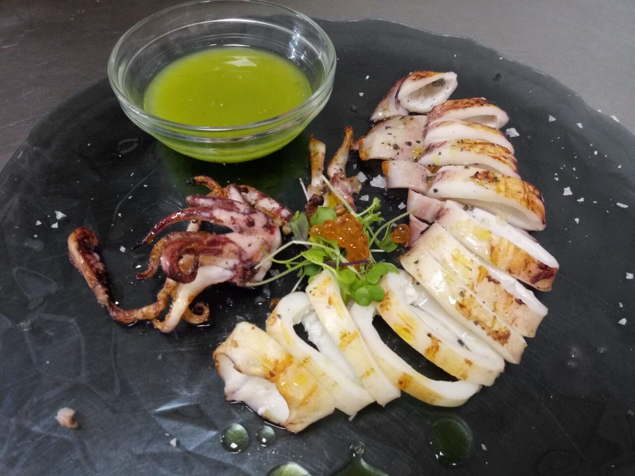 Calamar a la brasa con salsa mery