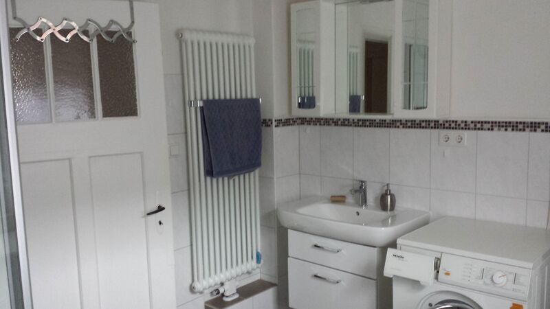 Badezimmer mit Waschmaschine