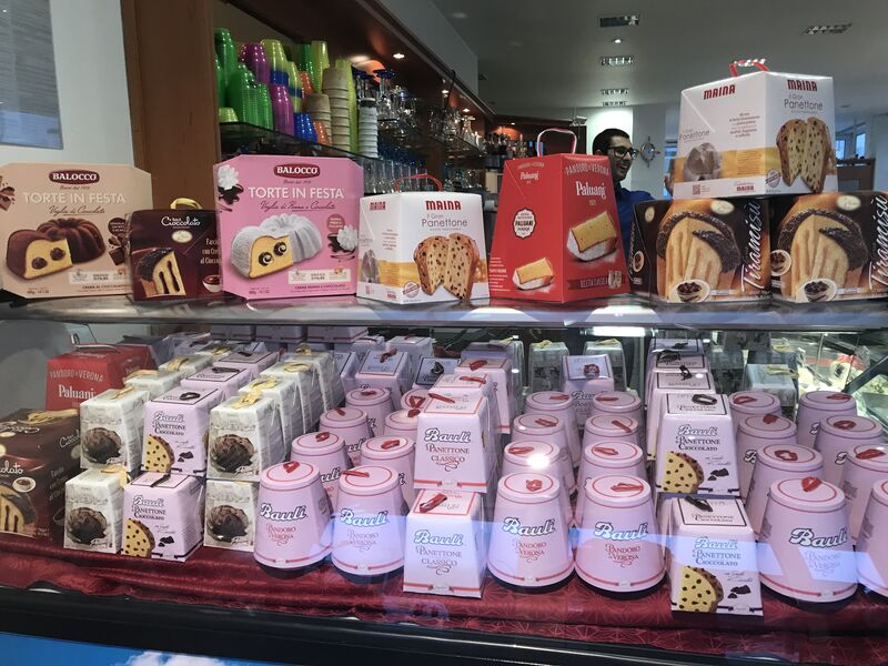 Unsere Weihnachtskuchen (Panettone)sind da.