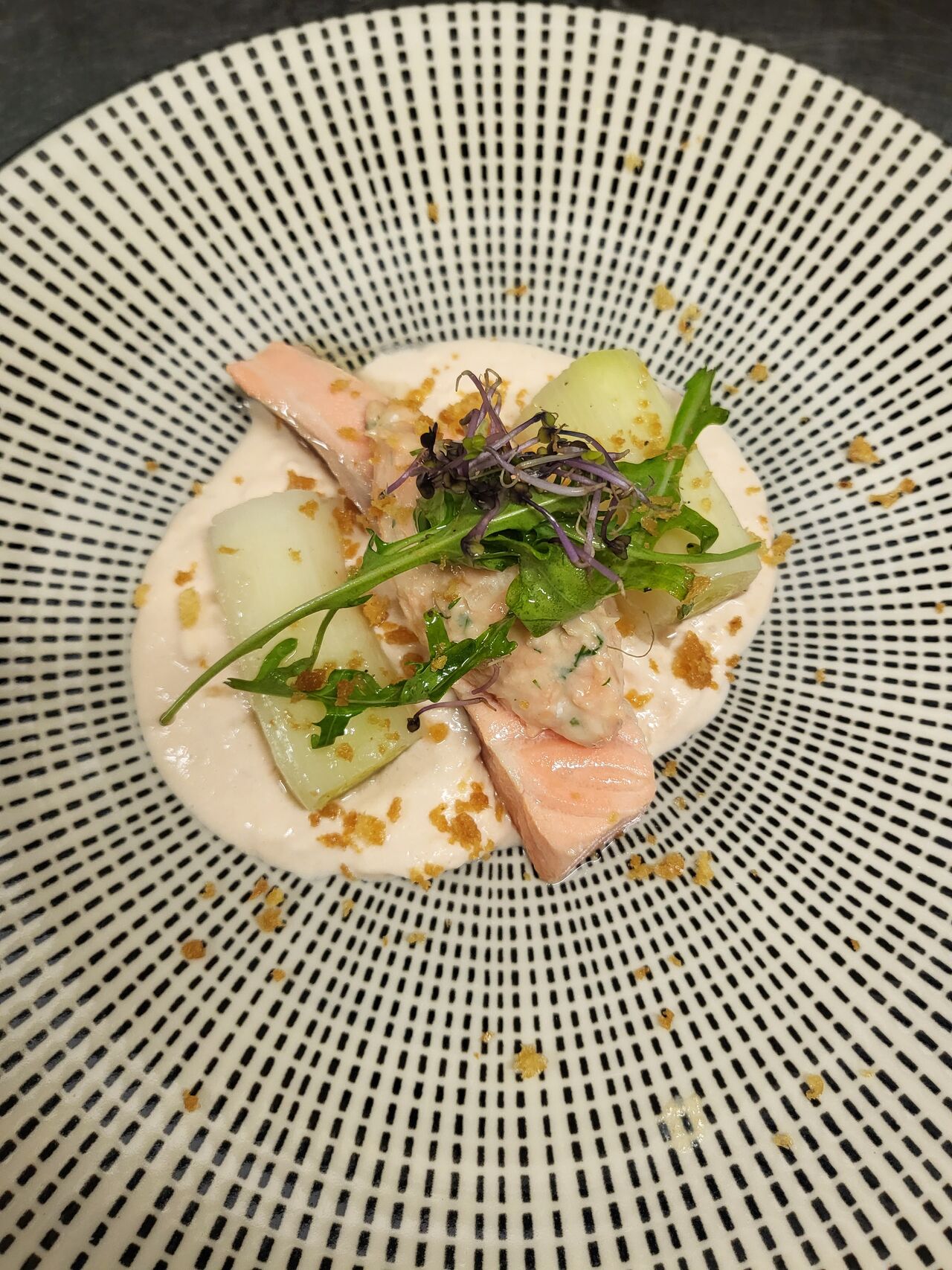 La truite en 2 façons, crème de saumon fumé et cylindres de poireaux